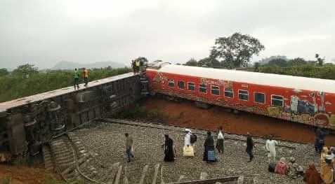 Abuja-Kaduna train derails