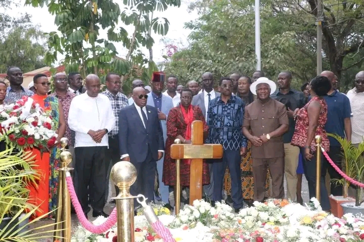Nana Akufo-Addo visit Raila Odinga’s grave, pays last respects
