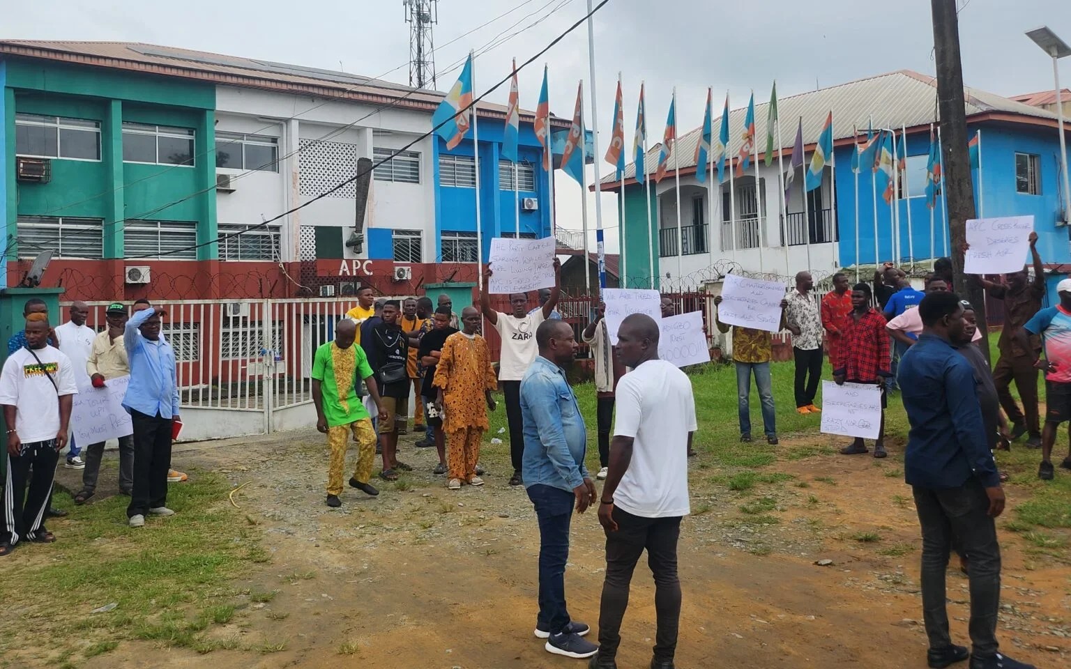 APC local govt chairpersons in Cross River protest, lock party secretariat